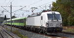 FlixTrain GmbH, M�nchen [D] mit der recht neuen geleasten ELL Vectron  7193 675  [NVR-Nummer: 91 80 7193 675-4 D-ELL] und Flixtrain aus Hamburg weiter nach Berlin am 29.09.26 H�he Bahnhof Gl�wen.