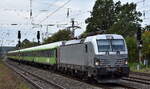 FlixTrain GmbH, M�nchen [D]  mit der geleasten Akiem Vectron  7193 014  [NVR-Nummer: 91 80 7193 014-6 D-FLIX] und Wagengarnitur Richtung Bhf.