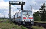 DB Fernverkehr AG [D]  mit ihrer  146 570-7  [NVR-Nummer: 91 80 6146 570-7 D-DB] und einem IC nach Leipzig Hbf. bei der Durchfahrt Bahnhof magdeburg-Neustadt. 20.08.26