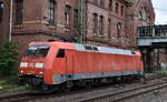 DB Cargo AG, Mainz [D] mit ihrer  152 083-2  [NVR-Nummer: 91 80 6152 083-2 D-DB] am 08.09.26 H�he Bahnhof Hamburg Harburg.

