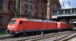 DB Cargo AG, Mainz [D] mit der Doppeltraktion  185 288-8  [NVR-Nummer: 91 80 6185 288-8 D-DB] +  185 296-1  [NVR-Nummer: 91 80 6185 296-1 D-DB] am 29.07.26 H�he Bahnhof Hamburg-Harburg.