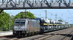 ČD Cargo a.s., Praha [CZ] mit der geleasten Akiem Lok  186 367-9  [NVR-Nummer: 91 80 6186 367-9 D-AKIEM] und einem PKW-Transportzug (fabrikneue AUDI Modelle) am 29.04.25 Höhe Bahnhof Saarmund. Viele Grüße an den Tf. !!!