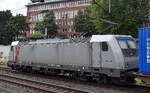 METRANS Rail s.r.o. Praha [CZ] mit der geleasten Akiem Lok   E 186 030  [NVR-Nummer: 91 84 1186 030-0 NL-AKIEM] verl�sst mit einem Containerzug den Hamburger Hafen am 28.07.26 H�he Bahnhof Hamburg-Harburg.