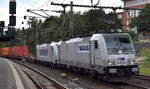 METRANS Rail s.r.o., Praha [CZ]  mit der geleasten Akiem Lok  E 186 013  [NVR-Nummer: 91 84 1186 013-6 NL-AKIEM] mit  386 016-0  [NVR-Nummer: 91 54 7386 016-0 CZ-MT] und Containerzug am Haken Richtung Hamburger Hafen am 08.09.26 H�he Bahnhof Hamburg Harburg.
