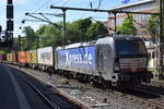 boxXpress.de GmbH, Hamburg [D] mit der geleasten BRCE Vectron  X4 E - 854 , Name:  Lea  [NVR-Nummer: 91 80 6193 854-7 D-DISPO] und einem Containerzug Richtung Hamburger Hafen am 14.05.25 Höhe