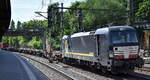 boxXpress.de GmbH, Hamburg [D] mit der geleasten BRCE Vectron   X4 E - 860  [NVR-Nummer: 91 80 6193 860-4 D-DISPO] und einem Containerzug Richtung Hamburger Hafen am 14.05.25 Höhe Bahnhof