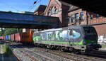 Wiener Lokalbahnen Cargo GmbH, Wien [A] mit der geleasten ELL Vectron  193 213  [NVR-Nummer: 91 80 6193 213-6 D-ELOC] und einem Containerzug Richtung Hamburger Hafen am 14.05.25 Höhe Bahnhof