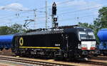 LokoTrain s.r.o., Česká Třebová [CZ] mit der geleasten BRCE Vectron  X4 E - 624  [NVR-Nummer: 91 80 6193 624-4 D-DISPO] beim Umsetzen am 17.06.25 Höhe Bahnhof Ruhland.