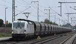 ITL - Eisenbahngesellschaft mbH, Dresden [D] mit ihrer immer noch weißen Vectron  193 617  [NVR-Nummer: 91 80 6193 617-8 D-ITL] und einem Getreidezug am 01.10.25 Höhe Bahnhof Rodleben.
