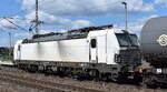 ITL - Eisenbahngesellschaft mbH, Dresden [D] mit ihrer Vectron  193 617  [NVR-Nummer: 91 80 6193 617-8 D-ITL] und einem Kesselwagenzug am 21.04.25 Höhe Bahnhof Rodleben.