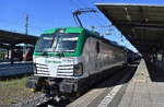 ITL - Eisenbahngesellschaft mbH, Dresden [D] mit ihrer Vectron  193 892-7  [NVR-Nummer: 91 80 6193 892-7 D-ITL] im neuen Captrain Farbschema mit einem Ganzzug gedeckter Sch�ttgutwagen am 27.05.26