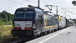 RailAdventure GmbH mit der geleasten BRECE Dispo Vectron  X4 E - 795  [NVR-Nummer: 91 80 6193 795-2 D-DISPO] bei der �berf�hrung von der belgischen Traxx 3 MS Lok SNCB - Societ� Nationale des Chemins de Fer Belges [B]  1702  [NVR-Nummer: 91 88 017 002 0-7 B-B] + Vossloh Rolling Stock GmbH/CRRC Lok [NVR-Nummer: 90 80 1120 002-4 D-VL], eine vierachsige Zweimodus-Lokomotive, Schutzwagen und Railpool GmbH, M�nchen Vectron  7193 231  [NVR-Nummer: 91 80 7193 231-6 D-Rpool] am Ende des Zuges am 16.06.26 Durchfahrt Bahnhof Lutherstadt Wittenberg Hbf.
