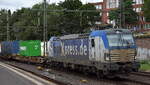 boxXpress.de GmbH, Hamburg [D] mit ihrer Vectron  193 880  [NVR-Nummer: 91 80 6193 880-2 D-BOXX] und einem Containerzug Richtung Hamburger Hafen am 07.08.26 H�he Bahnhof Hamburg-Harburg.
