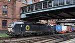 boxXpress.de GmbH, Hamburg [D] mit der geleasten BRCE Vectron  X4 E - 607  [NVR-Nummer: 91 80 6193 607-9 D-DISPO] verl�sst mit einem Containerzug den Hamburger Hafen am 07.08.26 H�he Bahnhof Hamburg-Harburg.