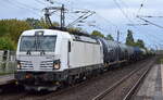 ITL - Eisenbahngesellschaft mbH, Dresden [D] mit ihrer immer noch wei�en? Vectron  193 617 
[NVR-Nummer: 91 80 6193 617-8 D-ITL] und einem Kesselwagenzug (f�r Kerosin) am 05.09.26 H�he Bahnhof Berlin-Hohensch�nhausen.