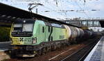 RFO - Rail Force One B.V., Rotterdam [NL]  mit der geleasten ELL Vectron  193 507  [NVR-Nummer: 91 80 6193 507-1 D-ELOC] und einem Kesselwagenzug am 07.10.26 Durchfahrt Bahnhof F�rstenwalde (Spree).