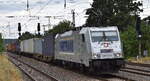 metrans-tschechien/887987/metrans-rail-sro-praha-cz-mit METRANS Rail s.r.o., Praha [CZ] mit ihrer '386 015-2' [NVR-Nummer: 91 54 7386 015-2 CZ-MT]  und einem Containerzug am 09.07.25 Höhe Bahnhof Saarmund.
