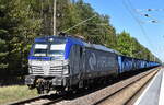 PKP CARGO S.A., Warszawa [PL] mit ihrer Vectron  EU46-503  [NVR-Nummer: 91 51 5370 015-7 PL-PKPC] und einem Ganzzug Hochborwagen am 28.04.25 Höhe Bahnhof Jänschwalde Ost.