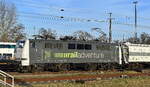 private-evu/875874/railadventure-gmbh-muenchen-mit-ihrer-111 RailAdventure GmbH, München mit ihrer '111 210-1' (NVR: '91 80 6111 210-1 D-RADVE') hat mit Schutzwagen einige Zeit davor drei fabrikneue Siemens Smrtron Loks für das neue Hochgeschwindigkeitsnetz Transform Egypt wohl an Werk? in Brandenburg? laut Tf. übergeben u. setzt gerade Höhe Bahnhof Frankfurt (Oder9 um für Leerrückfahrt.   