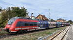 DB Regio AG - Region Nordost, Fahrzeugnutzer:	Regionalbereich Berlin/Brandenburg, Potsdam mit ihrem Talent  442 821  (NVR:  94 80 0442 821-5 D-DB..... ) + 442 ??? vorne dran als RE 7 nach Berlin Ostbahnhof baustellenbedingt am 15.10.26 im Bahnhof K�nigs Wusterhausen.