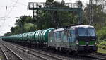 LTE Netherlands B.V., Rotterdam [NL] mit der geleasten ELL Vectron   193 738  [NVR-Nummer: 91 80 6193 738-2 D-ELOC] und einem Ganzzug Kesselwagen (für Erdöldestillate, N.A.G. oder Erdölprodukte, N.A.G.) am 07.08.25 Höhe S-Bahnhof Dedensen/​Gümmer.
