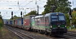 TXL - TX Logistik AG, Troisdorf [D] mit der geleasten ELL Vectron  '193 252'  [NVR-Nummer: 91 80 6193 252-4 D-ELOC] und einem KLV-Zug am 15.10.26 H�he Bahnhof Saarmund.