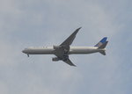 Eine United Airlines Boeing 767-424(ER) Registrierung? am 23.05.16 beim Landeanflug Flughafen Berlin Tegel über Berlin Neu-Hohenschönhausen.