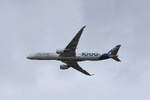 Testflugzeug des Flugzeugbauers Airbus mit ihrer A350-1041 (F-WMIL) beim Showflug auf der ILA 2026 Flughafen BER am 12.06.26 
