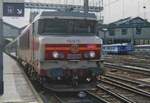 Am 19 September 2011 steht 15010 mit CoRail nach Rennes in Paris Saint-Lazare.