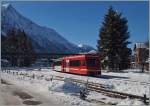 Pünktlich zur Abfahrt des Triebzuges 94 87 0001 854-2 F SNCF, der als TER 18911 von Chamonix Mont Blanc nach Vallorcine fährt, erreichten die Sonnestrahlen endlich den nördlichen