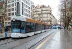Stra�enbahn in Marseille: Ein 7-teiliger Bombardier Flexity Outlook C - Cityrunner der Linie T 2 (nach Blancarde/Foch) der rtm (R�gie des transports de Marseille).