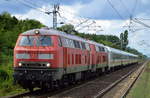 Doppeltraktion 218 832-4 + 218 831-6 schleppen einen IC-Zug samt Schublok 101 088-3 wahrscheinlich erst mal Richtung BF. Berlin-Lichtenberg ab, 23.07.17 Berlin-Hohenschönhausen.
