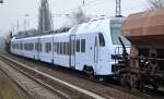 Hier der neue FLIRT aus dem Stadler Werk Berlin-Pankow, der Triebzug 429 124-1 für die EB Regio Region Südwest Trier überführt am 03.12.14 durch hvle V160.3 in Berlin-Karow.