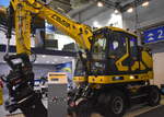 Ein COLMAR (italienischer Hersteller) Zweiwegebagger S28L ausgestellt in den Messehallen auf der InnoTrans 2026 in Berlin, 23.09.26