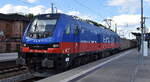 HHPI - Heavy Haul Power International GmbH, Erfurt [D] mit ihrer nun endlich in klassischen Firmenfarben designten Eurodual Lok  2159 455-5  [NVR-Nummer: 90 80 2159 455-5 D-HHPI] und einem Ganzzug Hochbordwagen mit Kies am 09.06.26 Durchfahrt Bahnhof Ruhland.