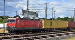 containerzuege/888019/salzland-rail-service-gmbh-bernburg-saale Salzland Rail Service GmbH, Bernburg (Saale) mit ihrer '143 175-8' [NVR-Nummer: 91 80 6143 175-8 D-SLRS], unklar ob im Moment vermietet? mit einem Containerzug am 10.07.25 Höhe Bahnhof Magdeburg Hbf.
