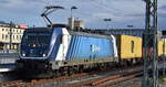 ČD Cargo a.s., Praha [CZ] mit ihrer  388 007-7  [NVR-Nummer: 91 54 7388 007-7 CZ-ČDC] und einem Containerzug am 01.08.25 Durchfahrt Bahnhof Magdeburg Hbf.