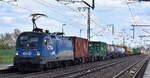 EVB - Eisenbahnen and Verkehrsbetriebe Elbe-Weser GmbH, Zeven [D] mit ihrem Taurus  182 911-8  [NVR-Nummer: 91 80 6182 911-8 D-EVB] und einem Containerzug am 21.04.25 Höhe Bahnhof Rodleben.