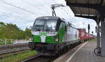 SETG - Salzburger Eisenbahn TransportLogistik GmbH, Salzburg [A] mit der geleasten ATLU Vectron  7193 108 , Name:  Dachs  [NVR-Nummer: 91 80 7193 108-6 D-ATLU] und einem Containerzug am 21.05.26 Durchfahrt Bahnhof Magdeburg-Neustadt.
