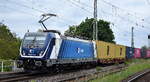 ČD Cargo a.s., Praha [CZ] mit ihrer recht neuen  388 028-3  [NVR-Nummer: 91 54 7388 028-3 CZ-CDC] und einem Containerzug am 21.05.26 H�he Bahnhof Magdeburg-Neustadt.
