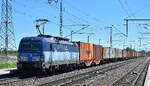 ČD Cargo a.s., Praha [CZ]  mit ihrer Vectron  383 010-6  [NVR-Nummer: 91 54 7383 010-6 CZ-CDC] und einem Containerzug am 27.05.26 H�he Bahnhof Rodleben.