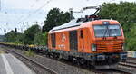 AMEH Trans - ArcelorMittal Eisenh�ttenstadt Transport GmbH, Eisenh�ttenstadt [D] mit ihrer VEctron Dual Lok  248 043  [NVR-Nummer: 90 80 2248 043-2 D-EKO] und einem Transportzug Containertragwagen (leer) am 15.07.26 H�he Bahnhof Saarmund.