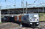 METRANS Rail (Deutschland) GmbH, Leipzig [D] mit der geleasten Akiem Lok  187 508-7  [NVR-Nummer: 91 80 6187 508-7 D-AKIEM] verl�sst mit einem Containerzug den Hamburger Hafen am 03.08.26 H�he Bahnhof Hamburg-Harburg.