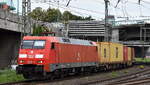 DB Cargo AG, Mainz [D] mit ihrer  152 121-0  [NVR-Nummer: 91 80 6152 121-0 D-DB] verl�sst mit einem Containerzug den Hamburger Hafen am 10.08.26 H�he Bahnhof Hamburg-Harburg.