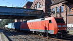 DB Cargo AG, Mainz [D] mit ihrer  152 003-0  [NVR-Nummer: 91 80 6152 003-0 D-DB] und einem Containerzug Richtung Hamburger Hafen am 27.08.26 H�he Bahnhof Hamburg-Harburg.