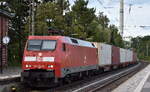 DB Cargo AG, Mainz [D] mit ihrer   152 122-8  [NVR-Nummer: 91 80 6152 122-8 D-DB] und einem Containerzug aus Hamburg am 15.09.26 Durchfahrt Bahnhof Uelzen.