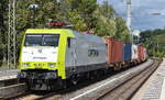 ITL - Eisenbahngesellschaft mbH, Dresden [D] mit ihrer  152 197-0  [NVR-Nummer: 91 80 6152 197-0 D-ITL] und einem Containerzug aus Hamburg am 15.09.26 Durchfahrt Bahnhof Uelzen.
