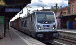 METRANS Rail (Deutschland) GmbH, Leipzig [D] mit der geleasten Akiem Lok   187 509-5   [NVR-Nummer: 91 80 6187 509-5 D-AKIEM] und einem Containerzug Richtung Hamburg am 15.09.26 Durchfahrt Bahnhof Uelzen.