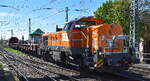  BBL Logistik GmbH, Hannover [D] mit ihrer vossloh DE 18 Stage V Lok  BBL 54  [NVR-Nummer: 92 80 4185 158-7 D-BBL] und drei Güterwagen (Bauzug) am 28.04.26 Höhe Bahnhof Magdeburg Neustadt.