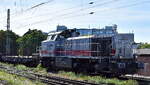 ESL GmbH, L�bbenau [D] mit ihrer MaK G 1700-2 BB Lok [NVR-Nummer: 92 80 1277 808-2 D-ESLNL] und einigen DB Cargo Drehgestell-Flachwagen (leer) am 12.08.26 H�he Bahnhof Magdeburg-Neustadt.